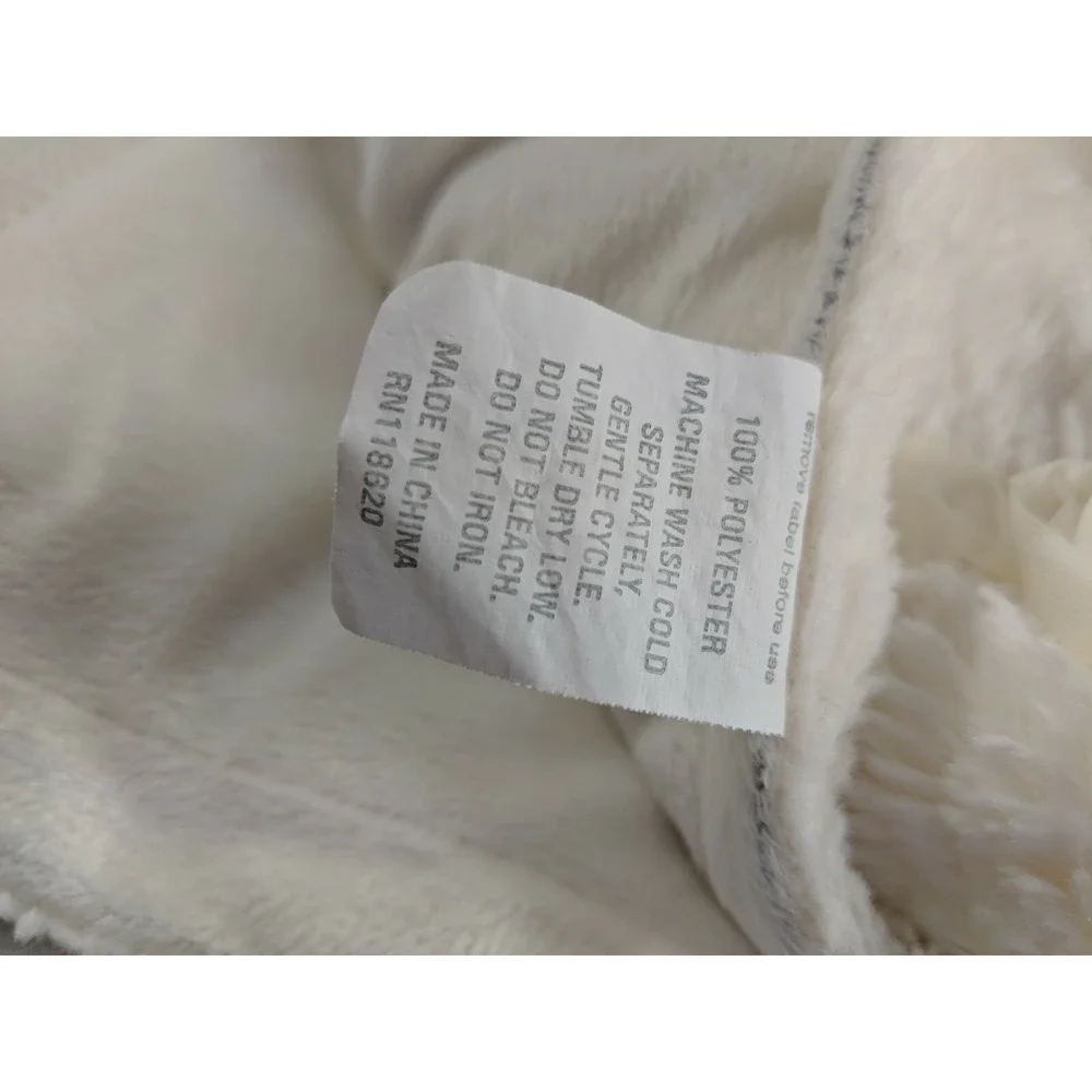 Cream Plush‎ Rosettes Baby Blanket About 30x40 Inch Newborn Photography